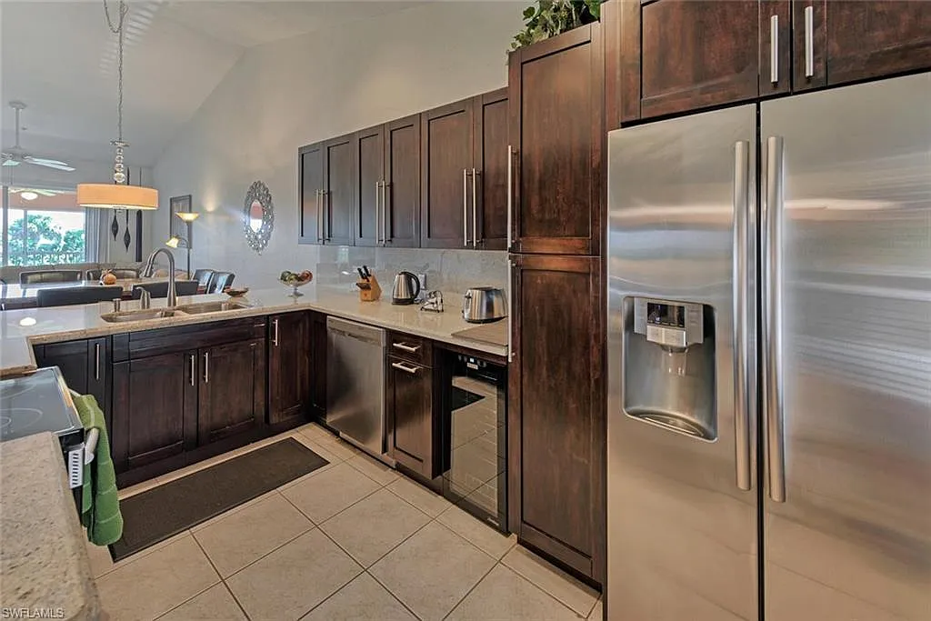 2 bed, 2.0 bath, 1192 sqft, $4,000 — Photo 4