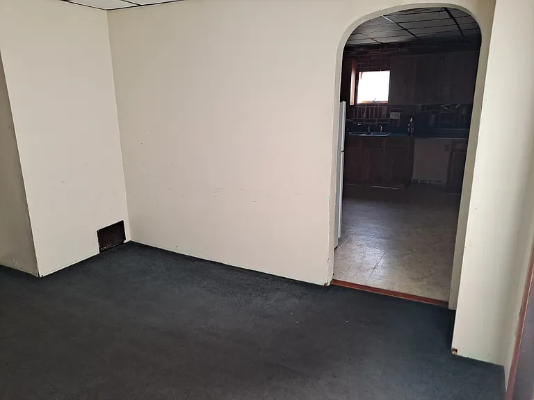 539 W Market St — Photo 4