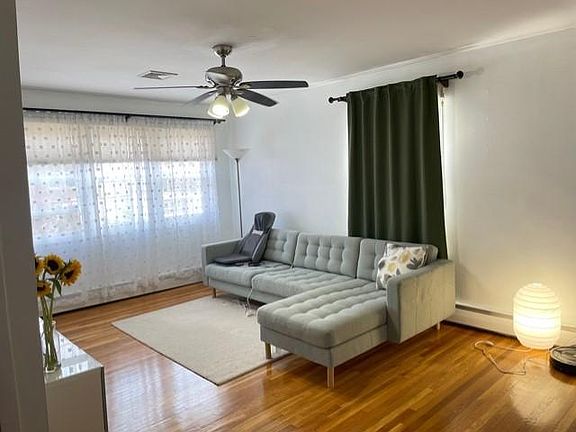 5th image of 479 Amherst Ave Floor 2