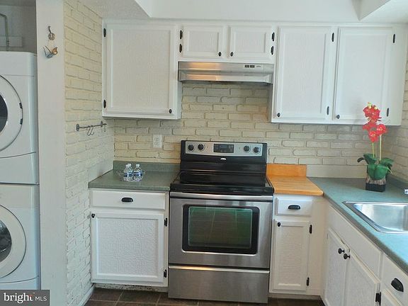 5th image of 8848 East Grv