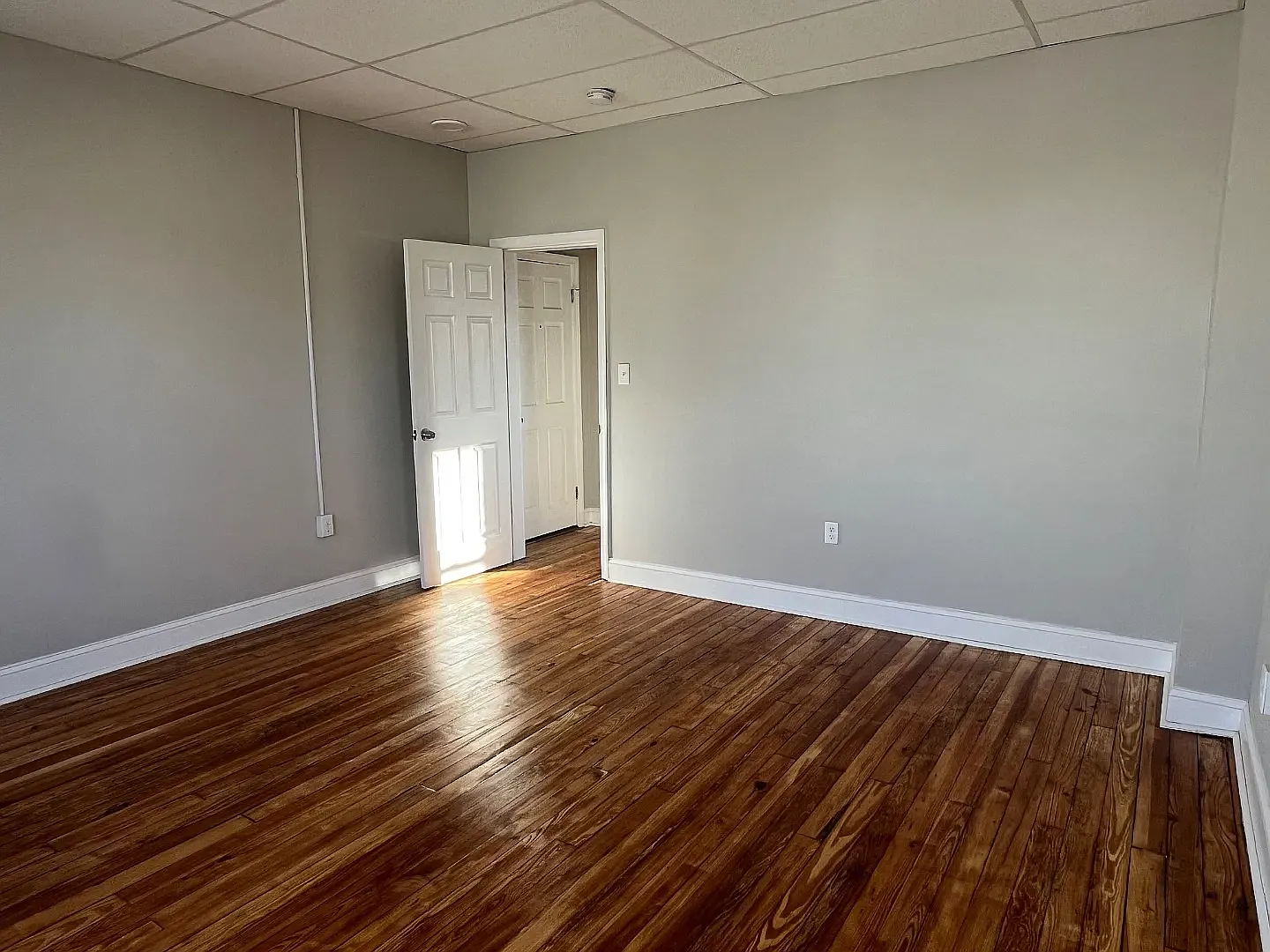 3 bed, 1050 sqft, $1,300 — Photo 3