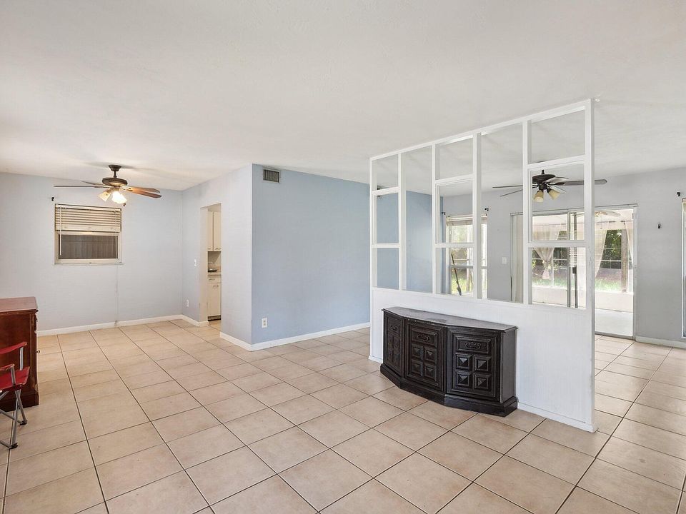 1st image of 125 SE Airoso Boulevard