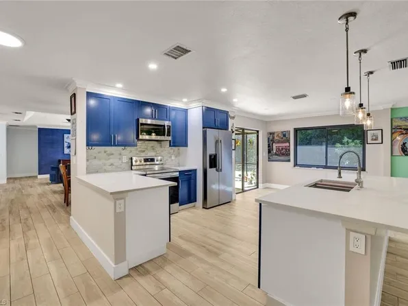 201 Palmetto Dunes CIR, NAPLES, FL 34113