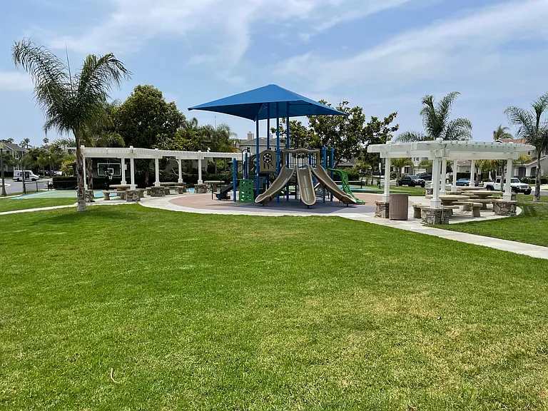 KIDS PLAY GROUND