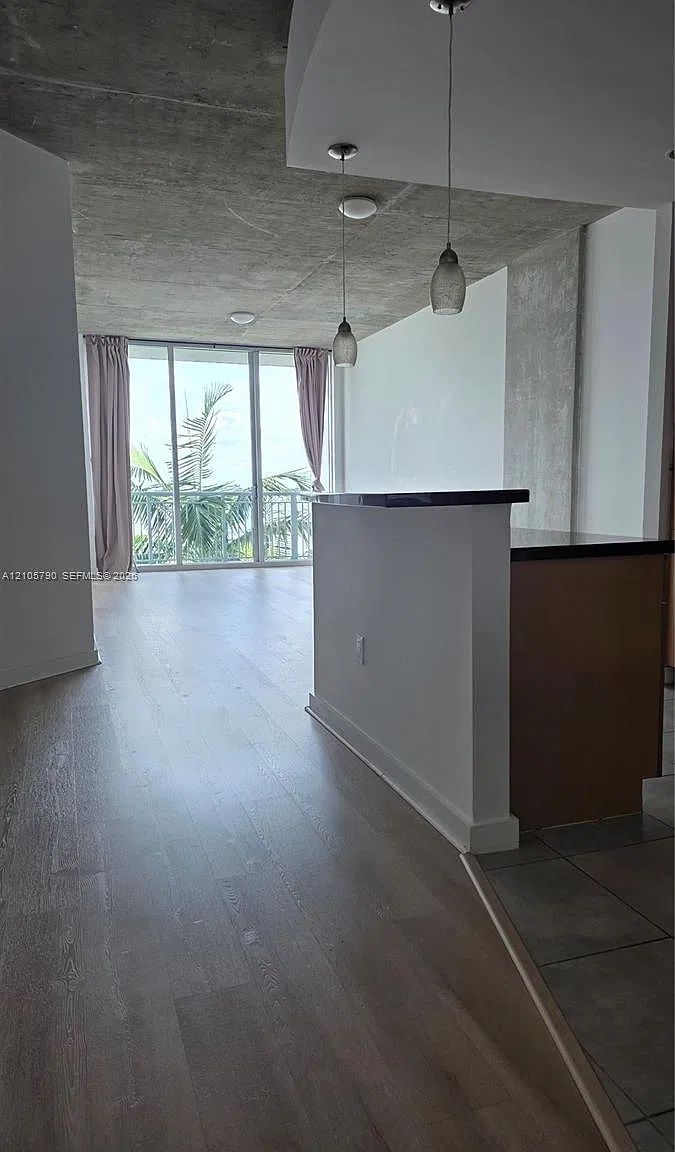 Edge Condo — Photo 2