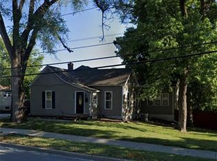 404 SW 3rd St, Lees Summit, MO 64063