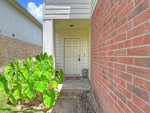 3rd image of 6814 Brushmeade Ln