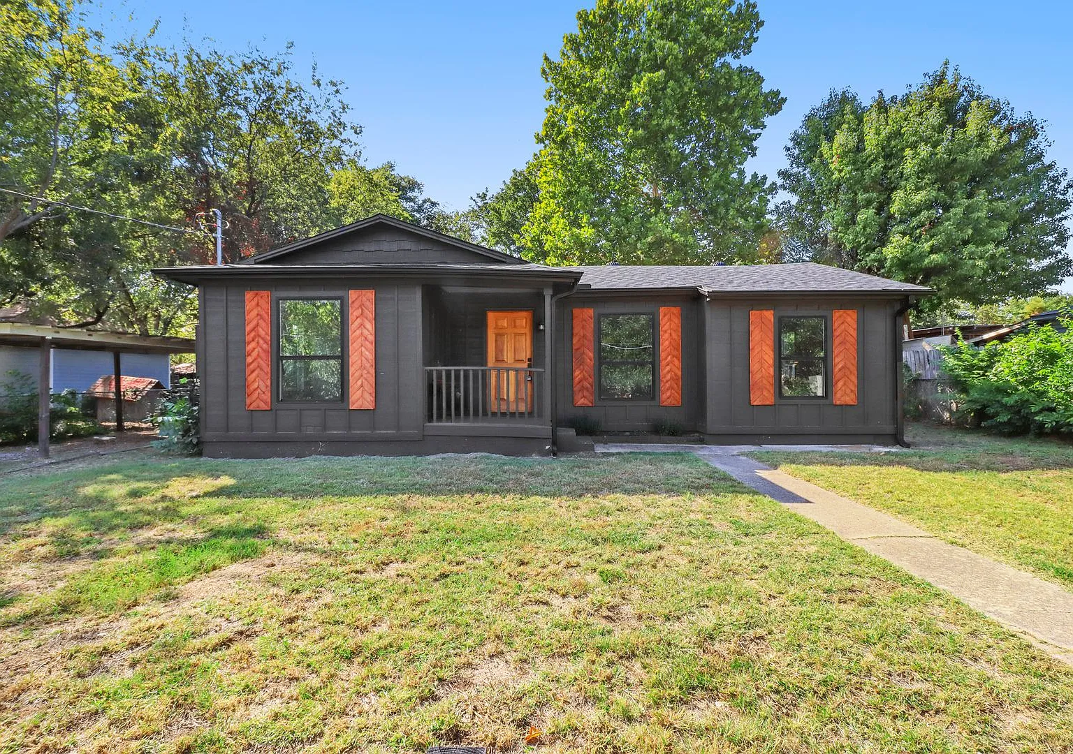 Charming 2 Bedroom 1 Bathroom Home in Denton with Upgrades! — Photo 1