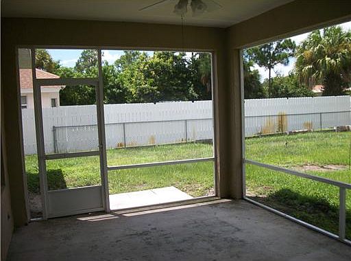 4th image of 1097 SW Ingrassina Ave