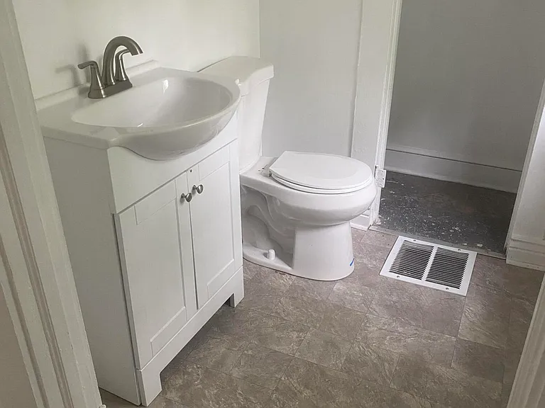 717 Temple Ave — Photo 6