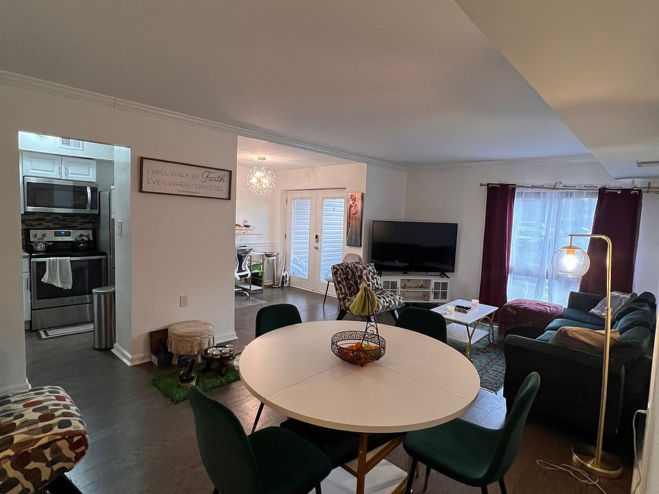 1st image of 8611 Sacramento Dr APT B