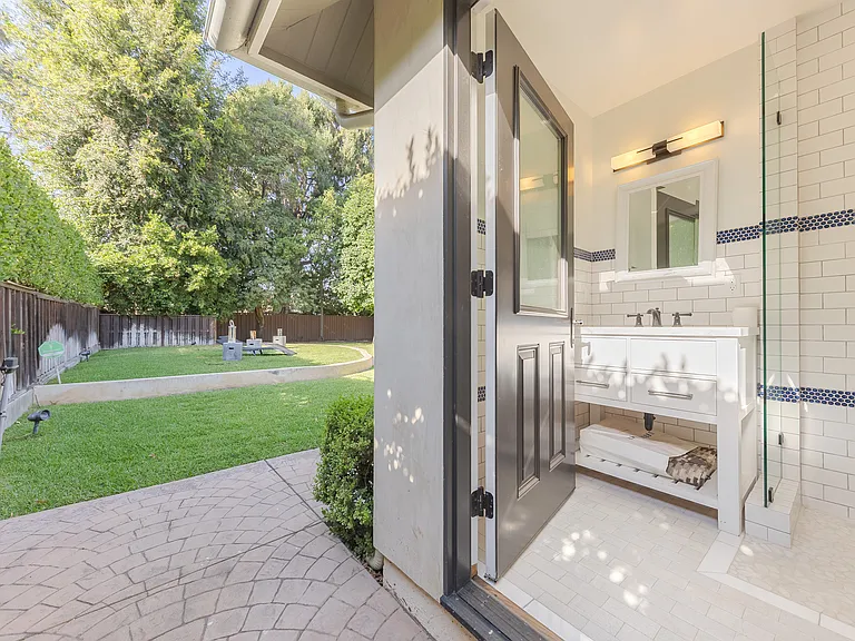 325 W Bellevue Dr — Photo 59