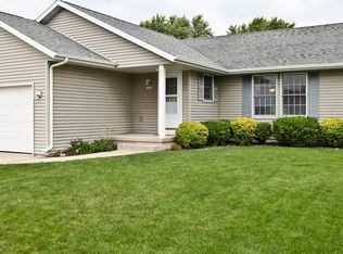 1262 Garfield Ln, Hartford, WI 53027