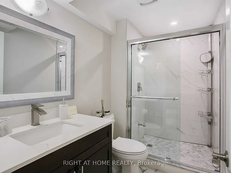 110 Thatcher Cres — Photo 9