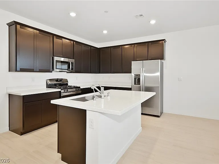 254 Walsh Peak Ave — Photo 3