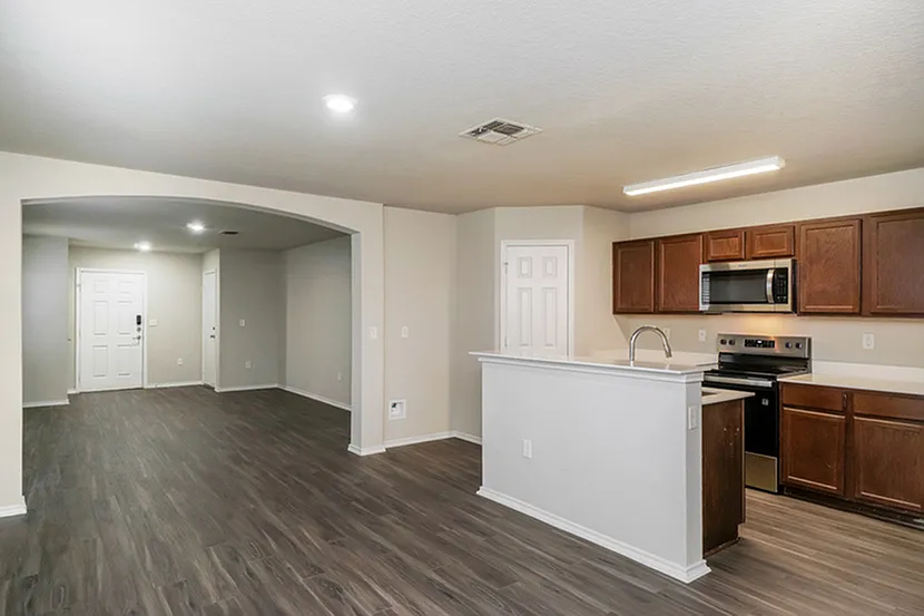 Enclave at Northeast Crossing — Photo 3