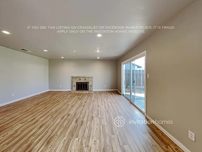 1104 Charles St — Photo 4