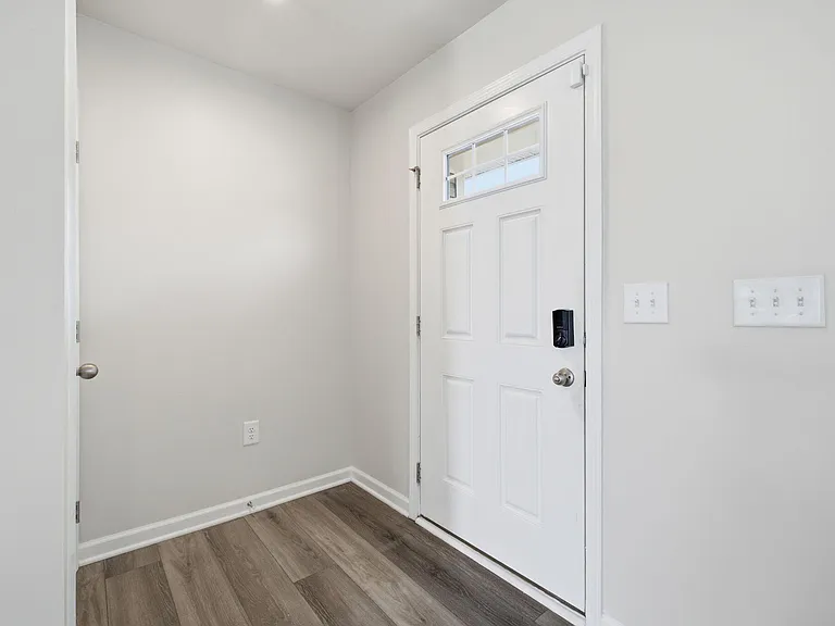1432 Burgundy Bluff Ln — Photo 4