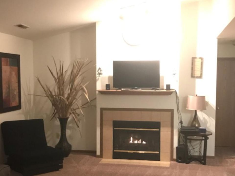 2nd image of 1921 Wood St