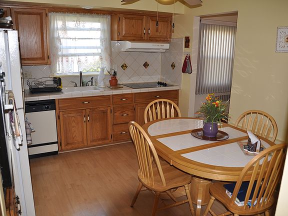 5th image of 183 E Pennywood Ave