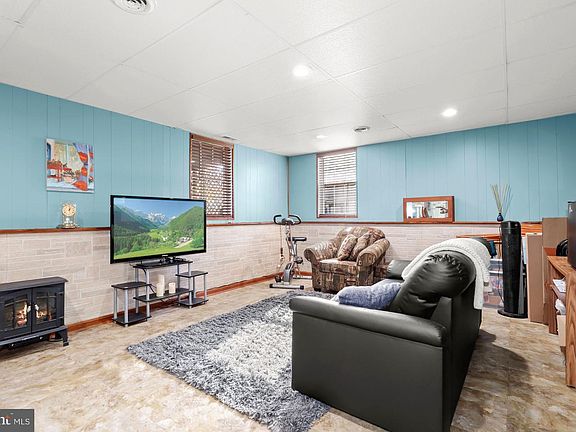 3rd image of 1253 Courtney Ln