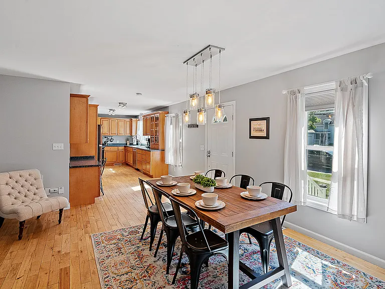387 Maple Ave — Photo 10