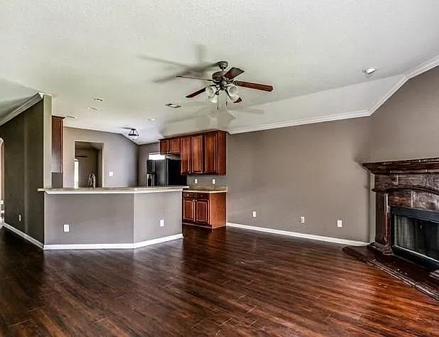 3 bed, 1629 sqft, $2,300 — Photo 4
