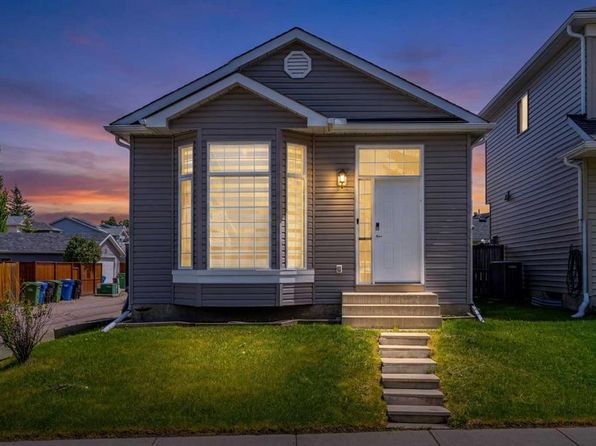 395 W River Rock Cir SE, Calgary, AB T2C 4B9
