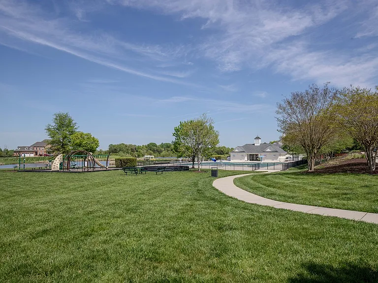 11913 James Overlook Ct — Photo 40