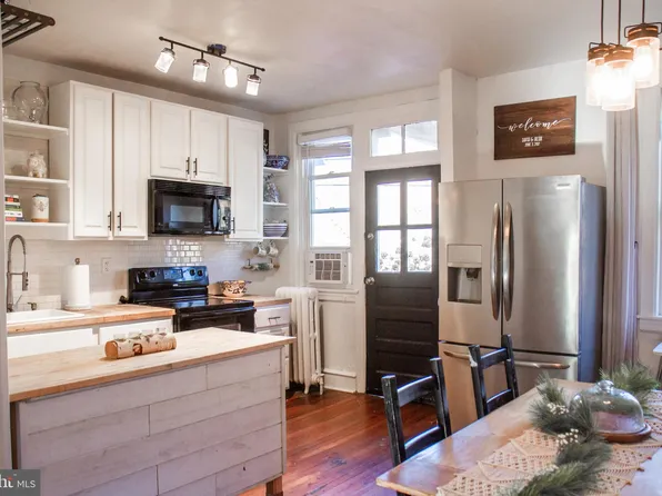 8121 Ardleigh St, Philadelphia, PA 19118