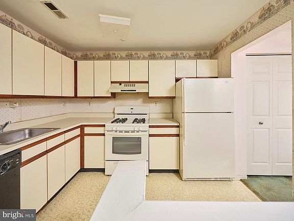 4th image of 815 Diamond Dr