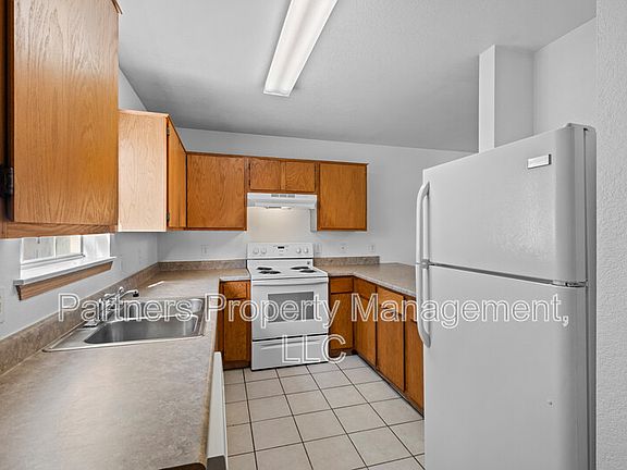 4th image of 892 S Curtis Ave #1