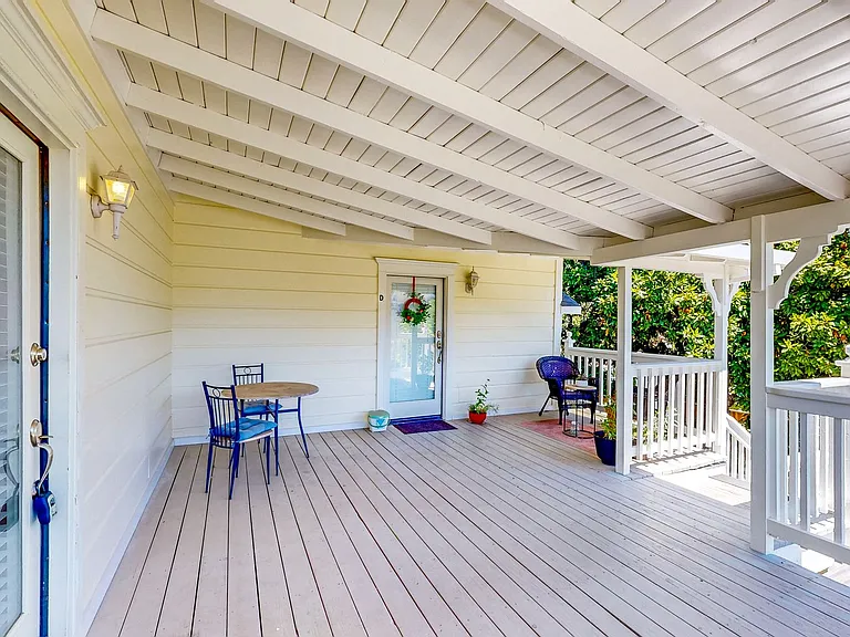 1133 Edwards St — Photo 6