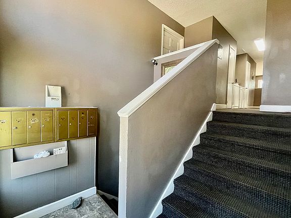 3rd image of 104 6th St NE #6