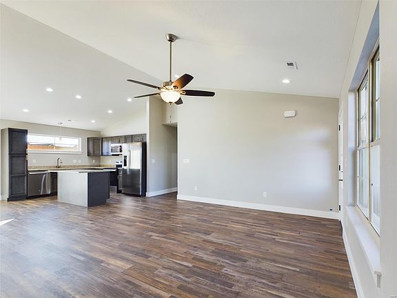 4th image of 145 La Vista Dr