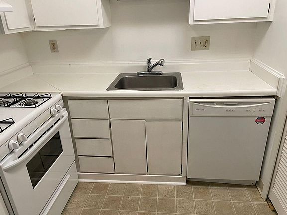 3rd image of 6229 Lincolnshire Ct SE APT 7