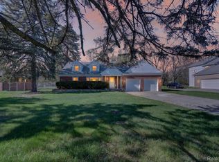 18618 W Nine Mile Rd, Southfield, MI 48075
