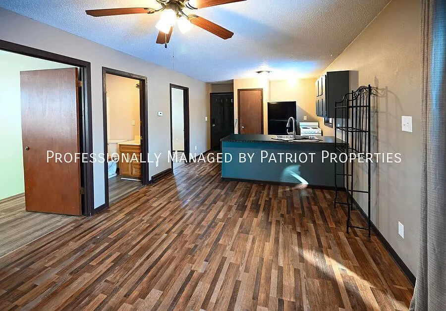 Building Photo - 1207 Lakeview Dr