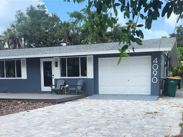 4090 Pelican Shores Cir, Englewood, FL 34223