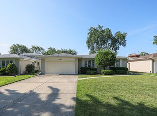 1725 W Magnolia Ln, Mount Prospect, IL 60056