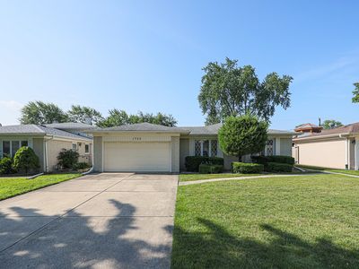 1725 W Magnolia Ln, Mount Prospect, IL, 60056