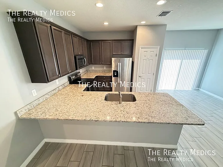491 Ixora Ave NW — Photo 5