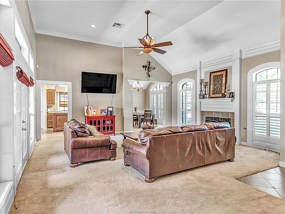 4th image of 707 Dover Dr