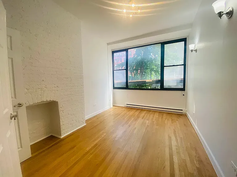 102 W 29th St #2 — Photo 7