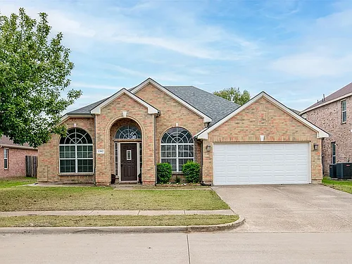 1302 Red Deer Way Photo 1