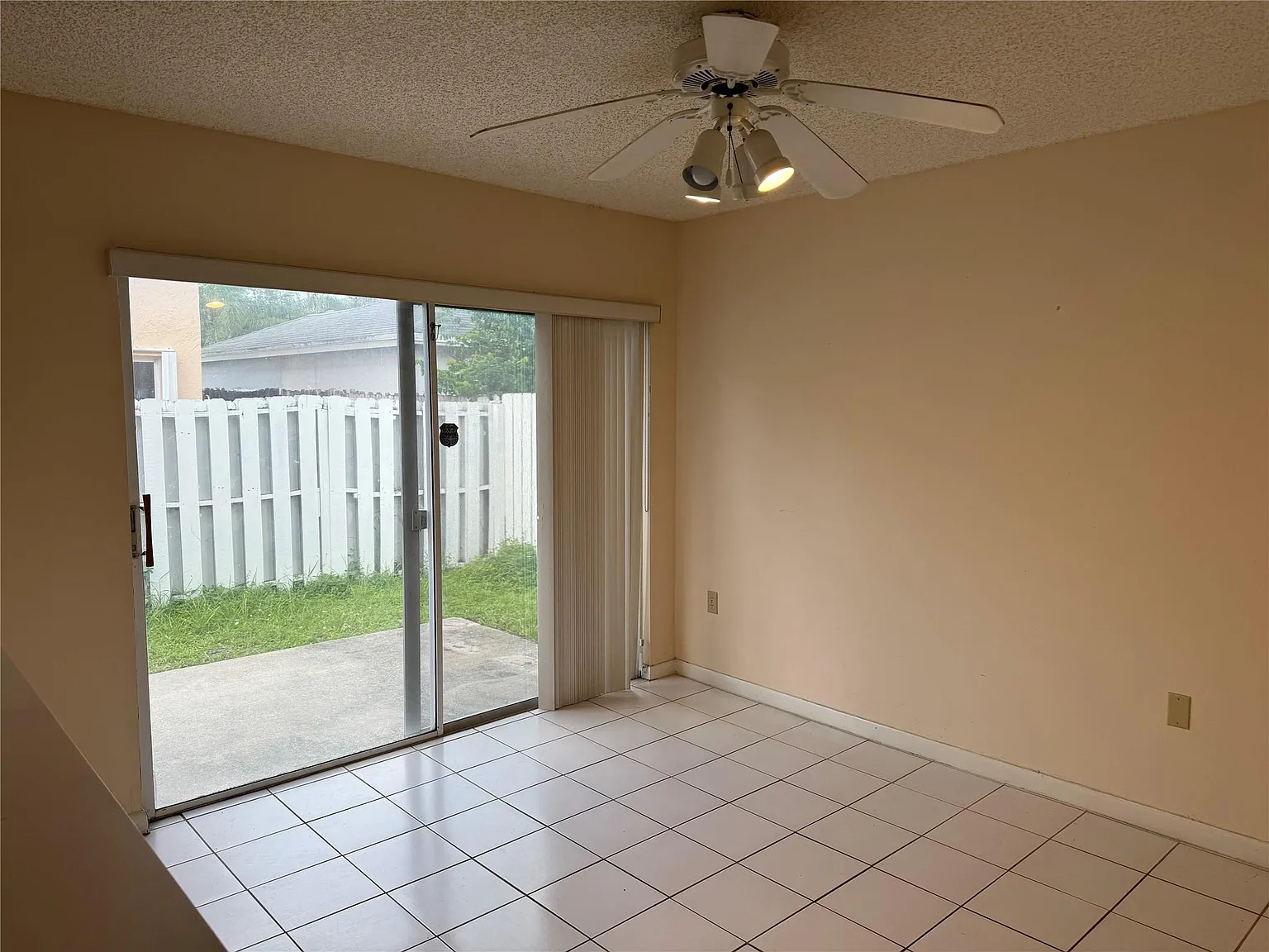 3 bed, 2.5 bath, 1500 sqft, $3,000 — Photo 2