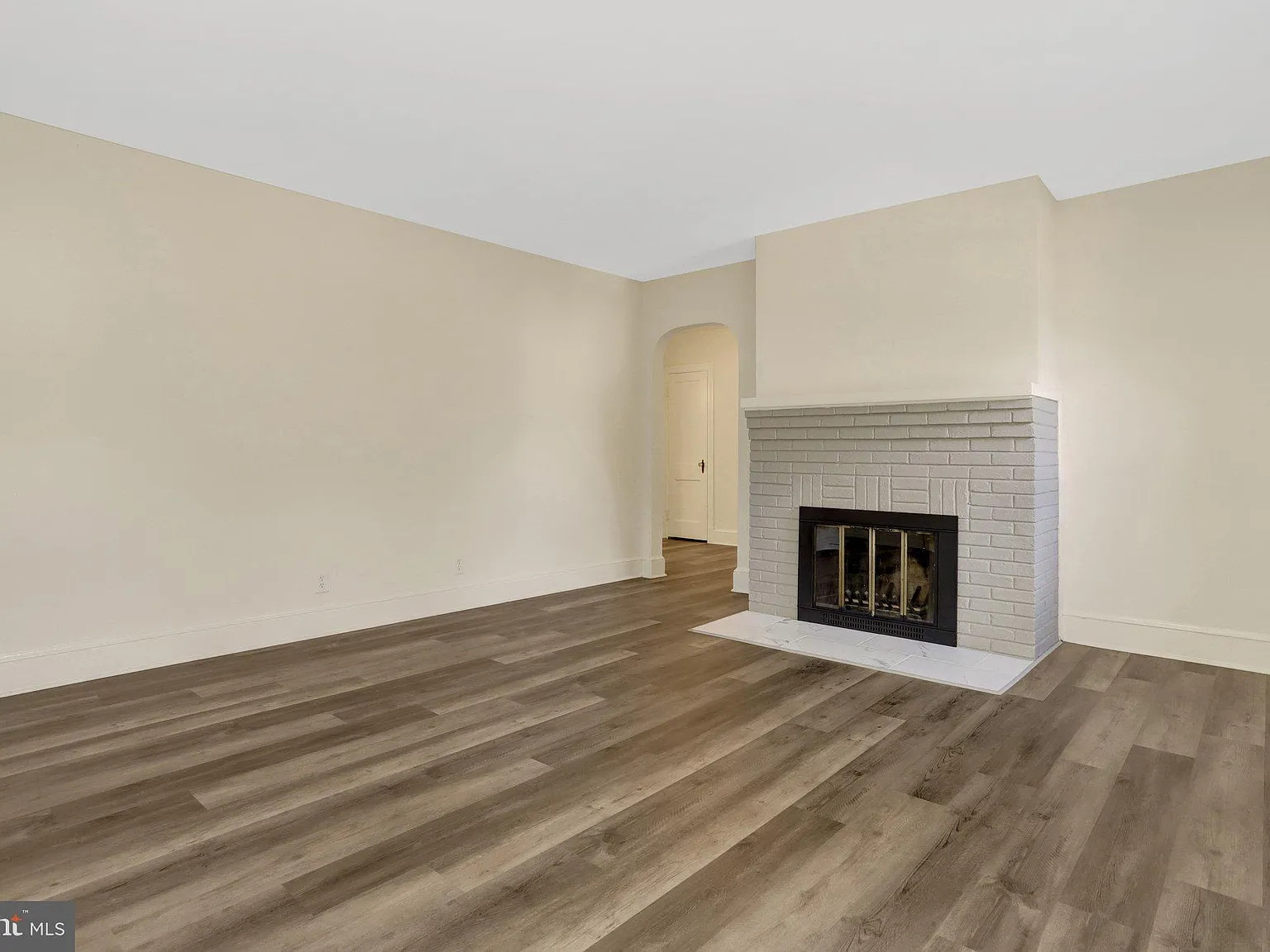 2 bed, 1.0 bath, 2296 sqft, $3,800 — Photo 4