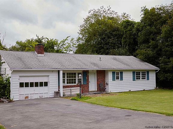 2nd image of 19 Lauretta Dr