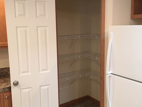 5th image of 4773 Longmeadow Blvd W