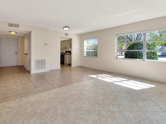 4th image of 220 N Idlewood Ave APT 101